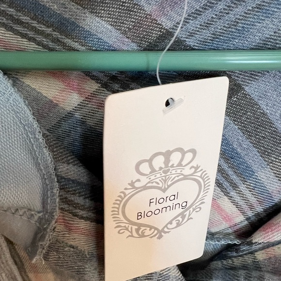 Ladies Hooded Flannel - Picture 3 of 4